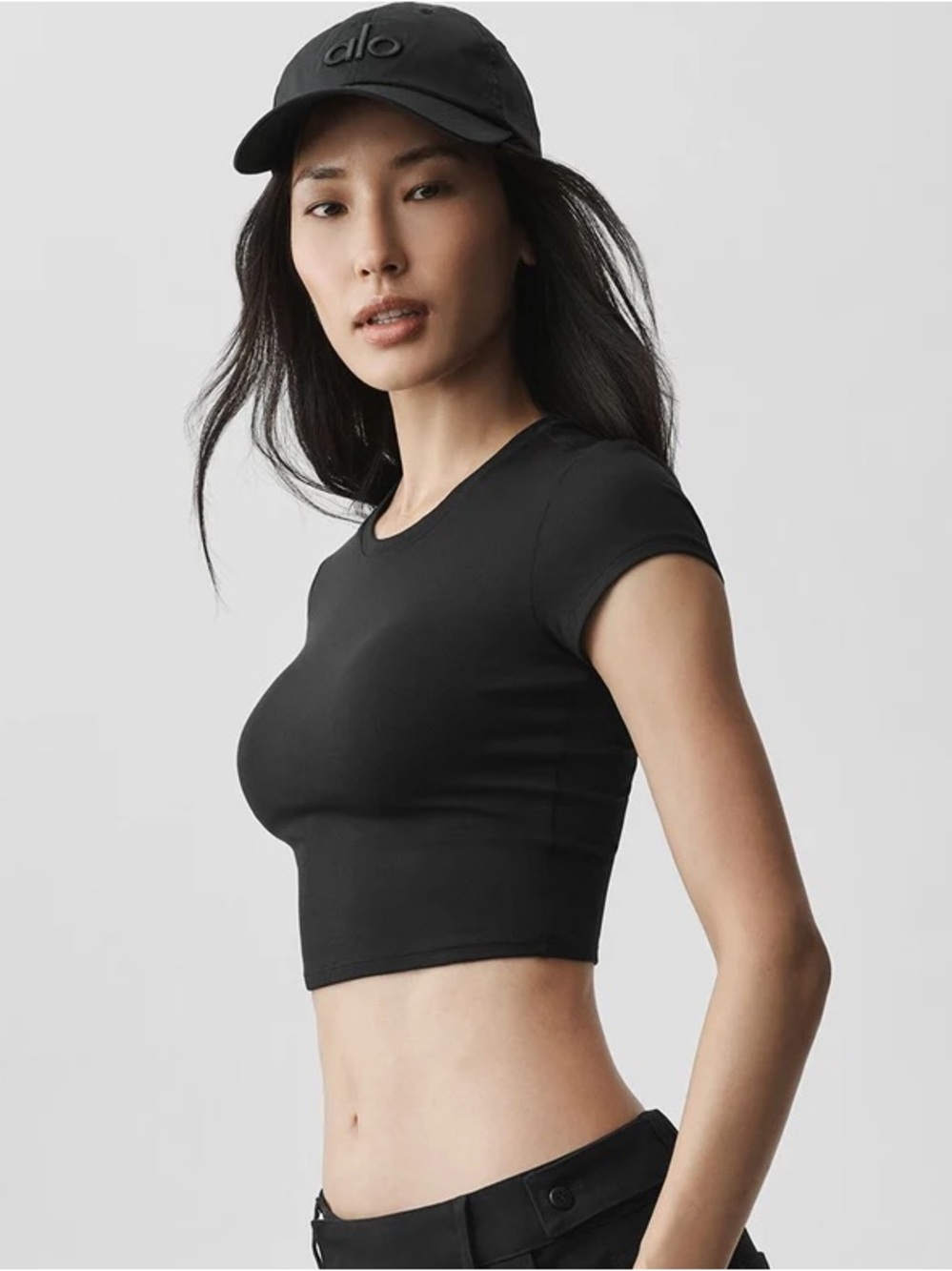 ALO Yoga Alosoft Crop Finesse Short Sleeve Top in Black - M
